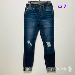 sz 7 - New Indigo Rein Distressed Curvy Jeans